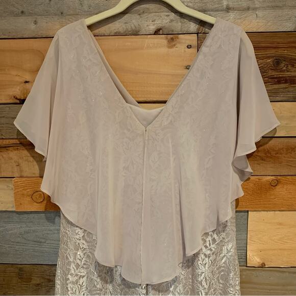 JESSICA HOWARD Short Glitter Lace Dress With Chiffon Capelet In Champagne Sz 12 - Picture 11 of 15
